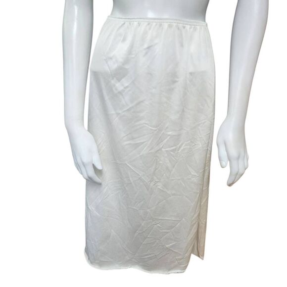 Vassarette White Slip Skirt (L) - Picture 2 of 5